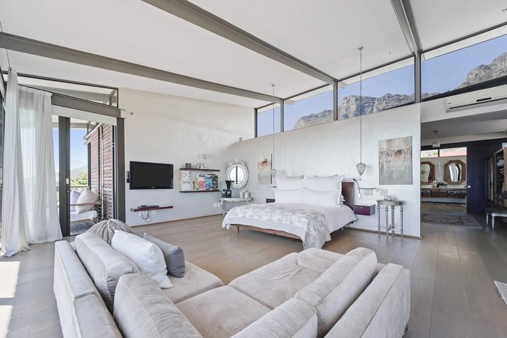 5 Bedroom Property for Sale in Bakoven Western Cape